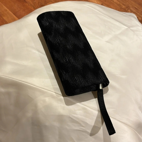 Vintage style satin pleated flower detail black evening clutch bag. - Picture 8 of 15